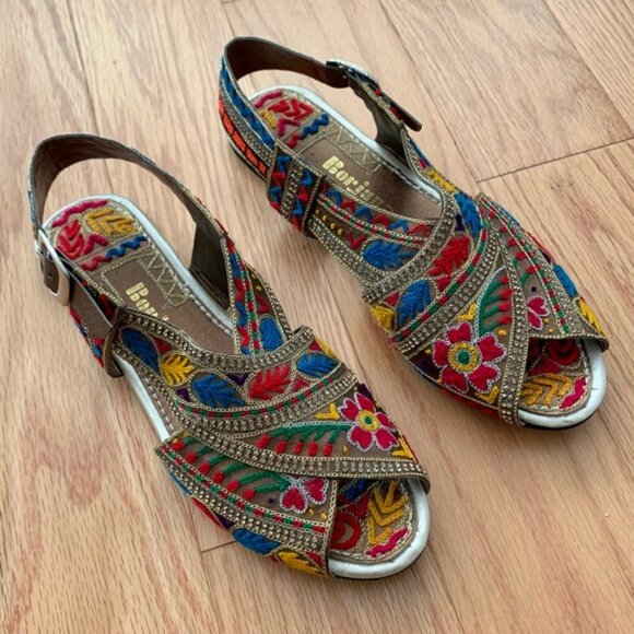 Embroidered oho ummer andals - Picture 4 of 10